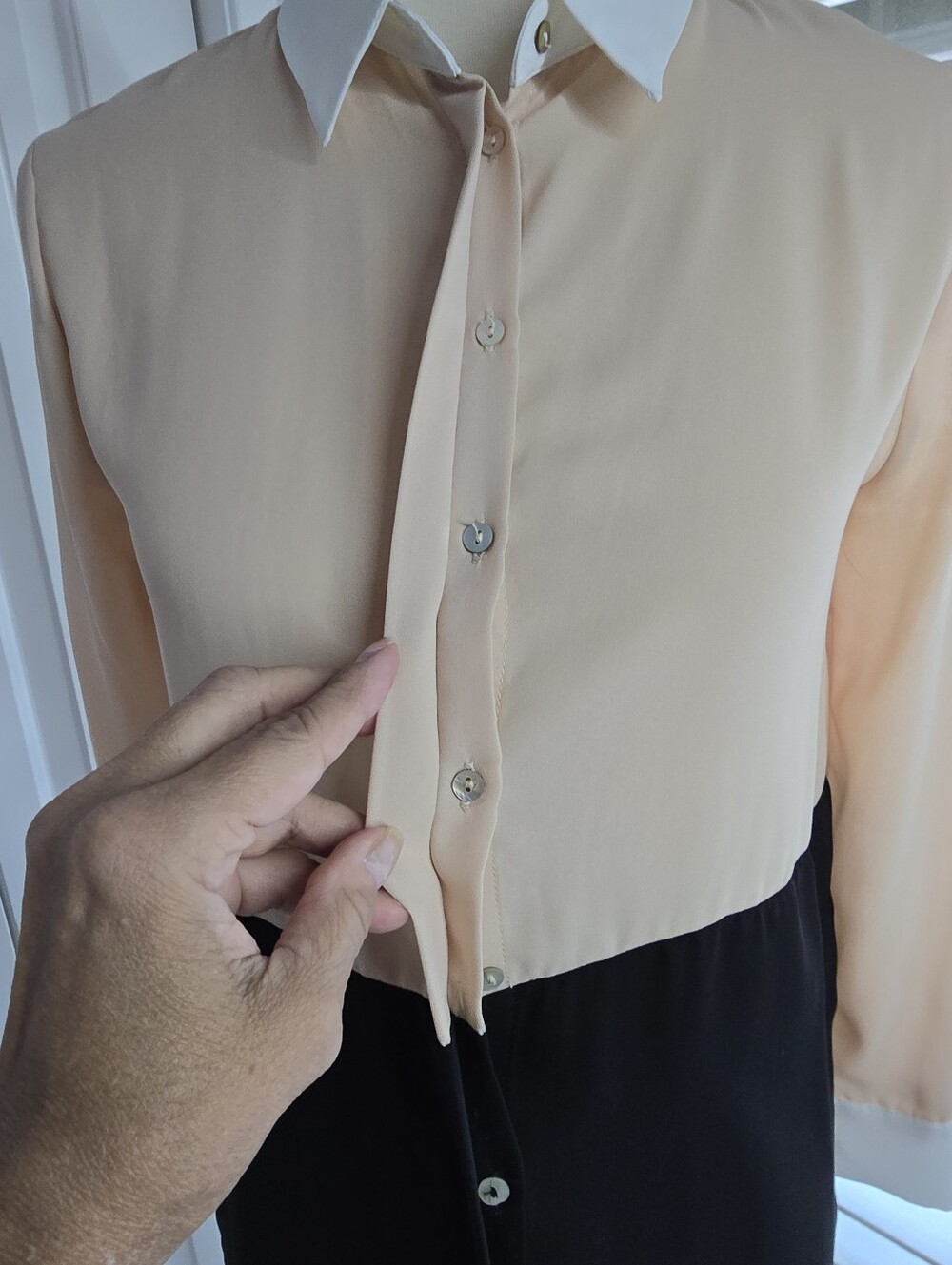 ZARA BASIC Colorblock Button-Front Blouse in Beige & Black, White Collar & Cuffs - Picture 4 of 12